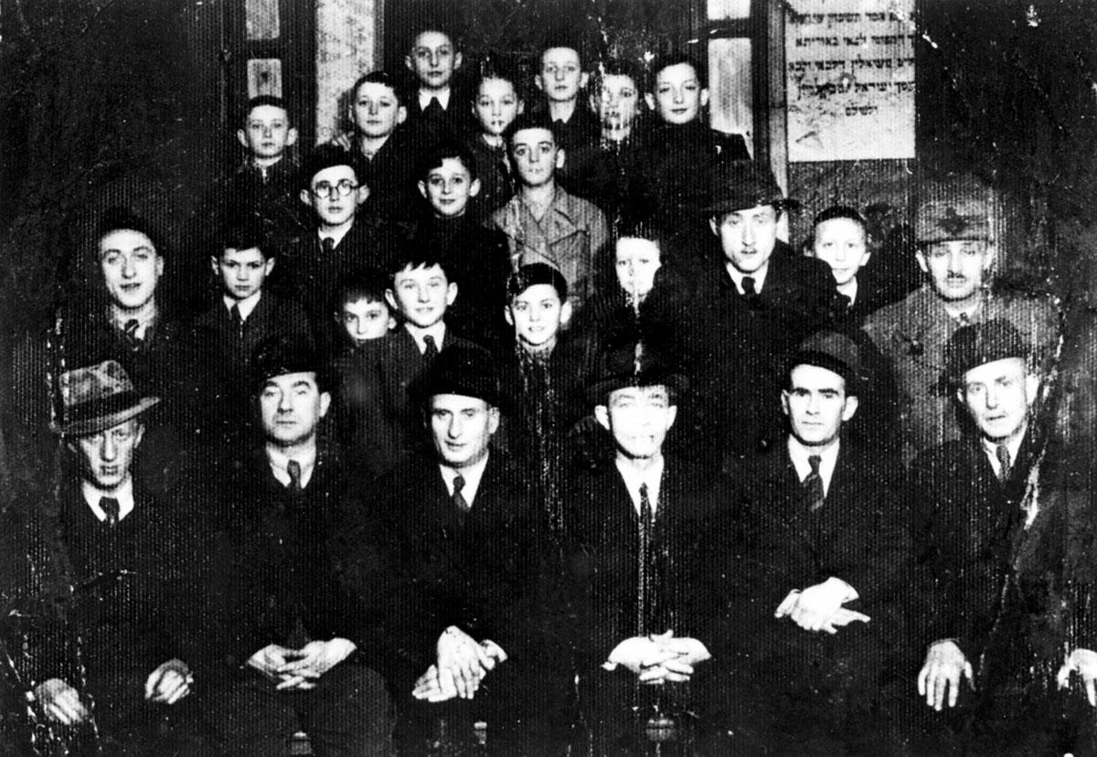 חברי מקהלת בית הכנסת בגטו קרקוב, 1942
