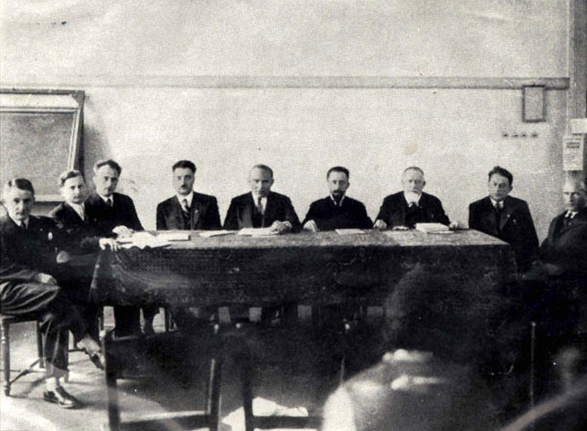 Emanuel Ringelblum mit Vorstandsmitgliedern des Internationalen Kongresses für Geschichtswissenschaft 1933