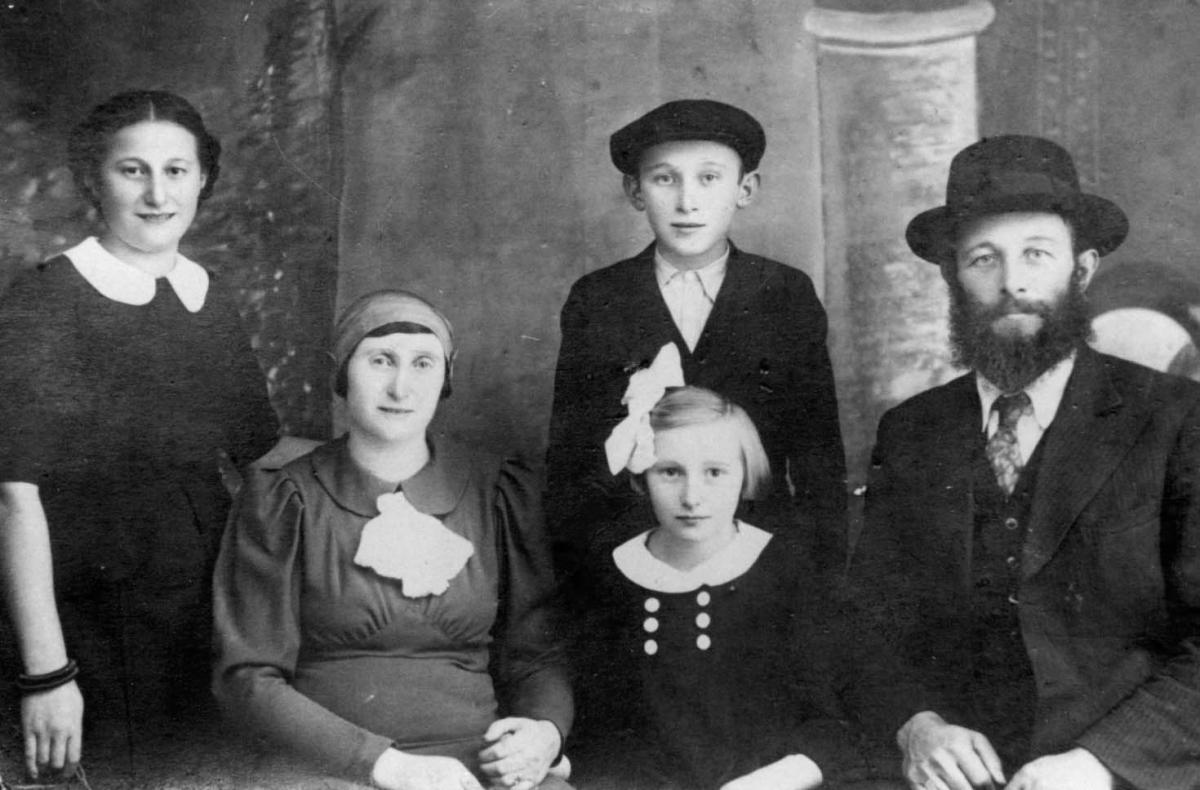 Yehuda and Fani Deblinger and their children (from right) Zoltan, Jolan and Eva, before the war