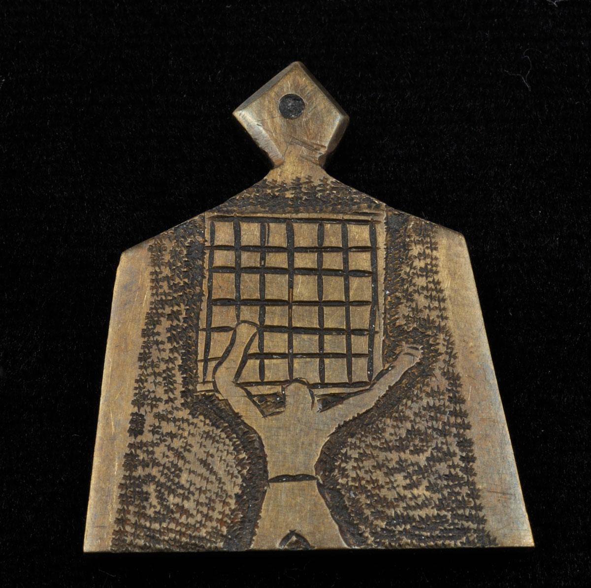 The depiction of a prisoner on the pendant that Misu Wolf crafted for his girlfriend Sali Buium