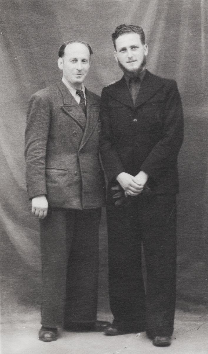Yehoshoua Lifshitz (à gauche) avec son compagnon de Résistance, Sylvain Richter, Périgueux, 1944
