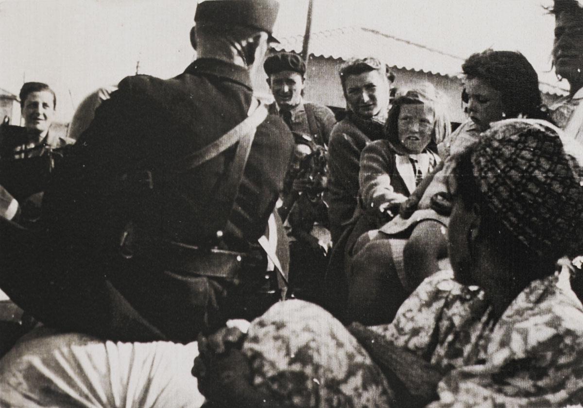 Hilda et Hannah Kreiser quittant Rivesaltes le 5 septembre 1942, après l'obtention par Friedel Bohny Reiter du permis autorisant à ramener les sœurs à Pringy.