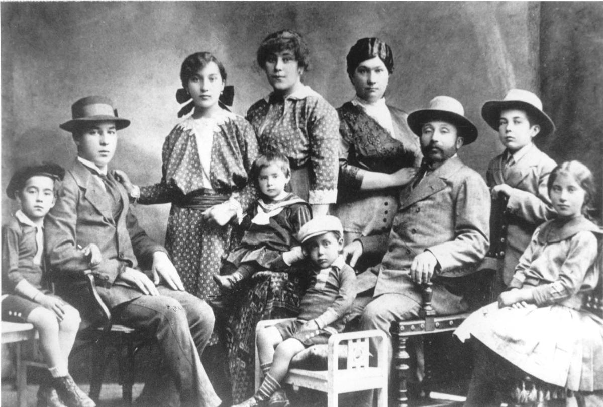 The Lowinger family, Kaba, Hungary, 1910