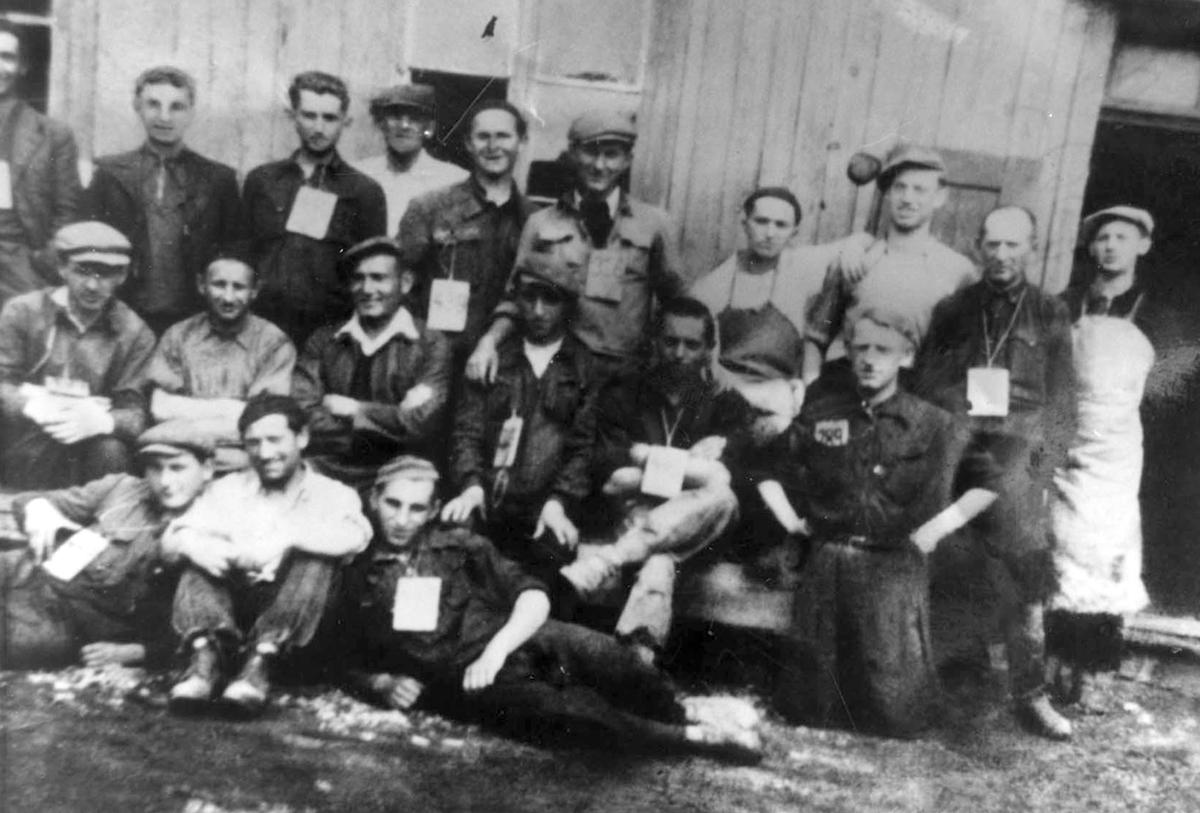 Jewish workers in the Kara-Hortensja glass factory in Piotrków Trybunalski
