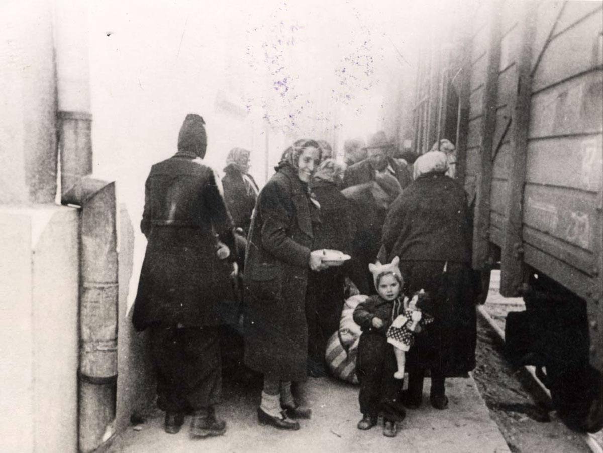 Woman and child being deported from Thrace, March 1943