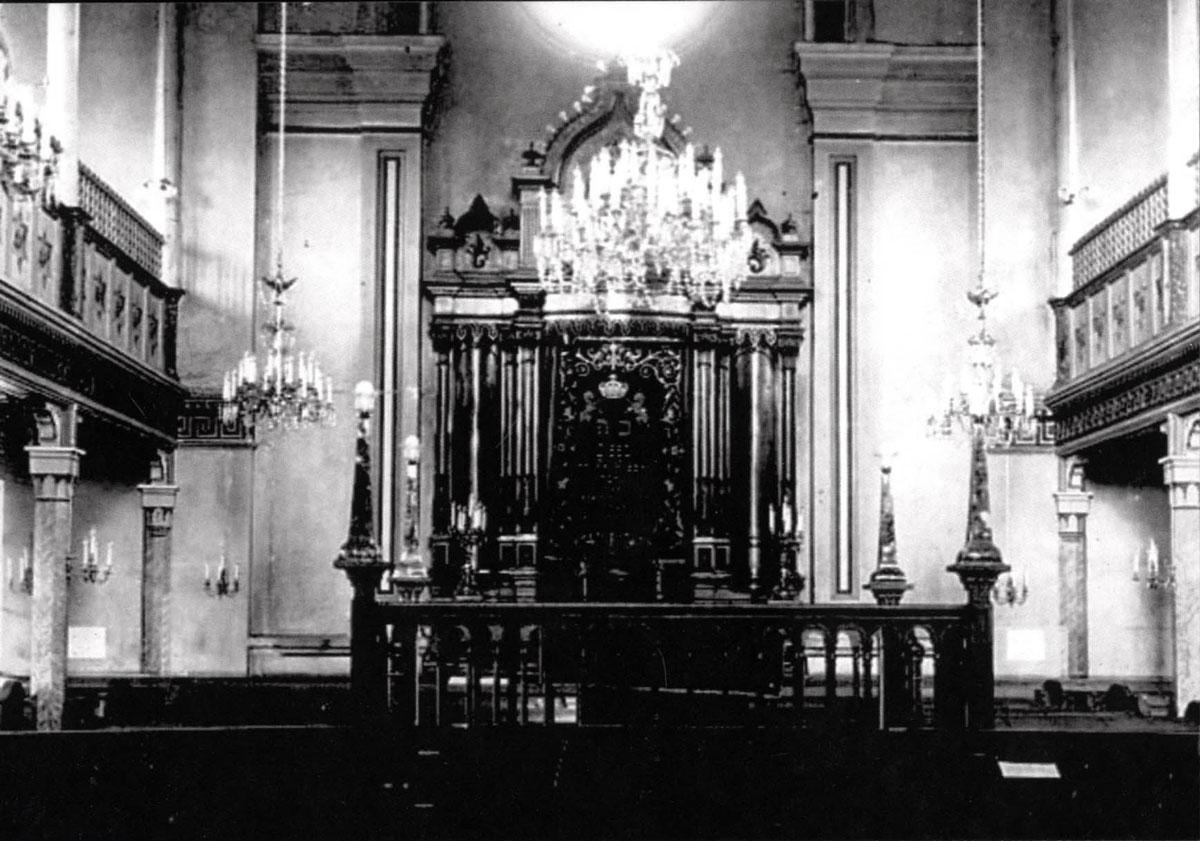 Arca sagrada de la Gran Sinagoga de Liepāja, construida en la década de 1870