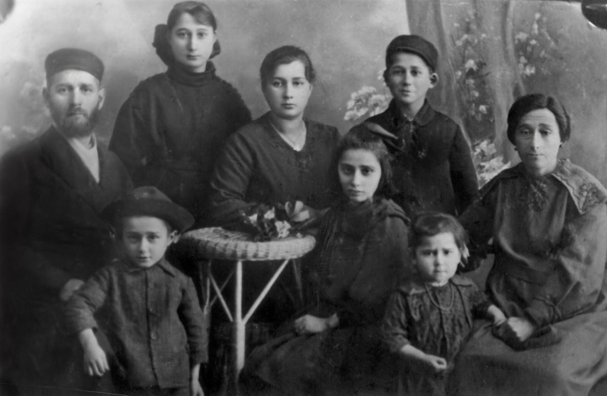 The Kiersz family in Piotrków Trybunalski, 1921