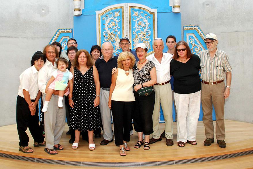 משפחתו של השחקן היהודי זישה כץ מתאחדת, בזכות דף עד לזכרו. אוגוסט 2009