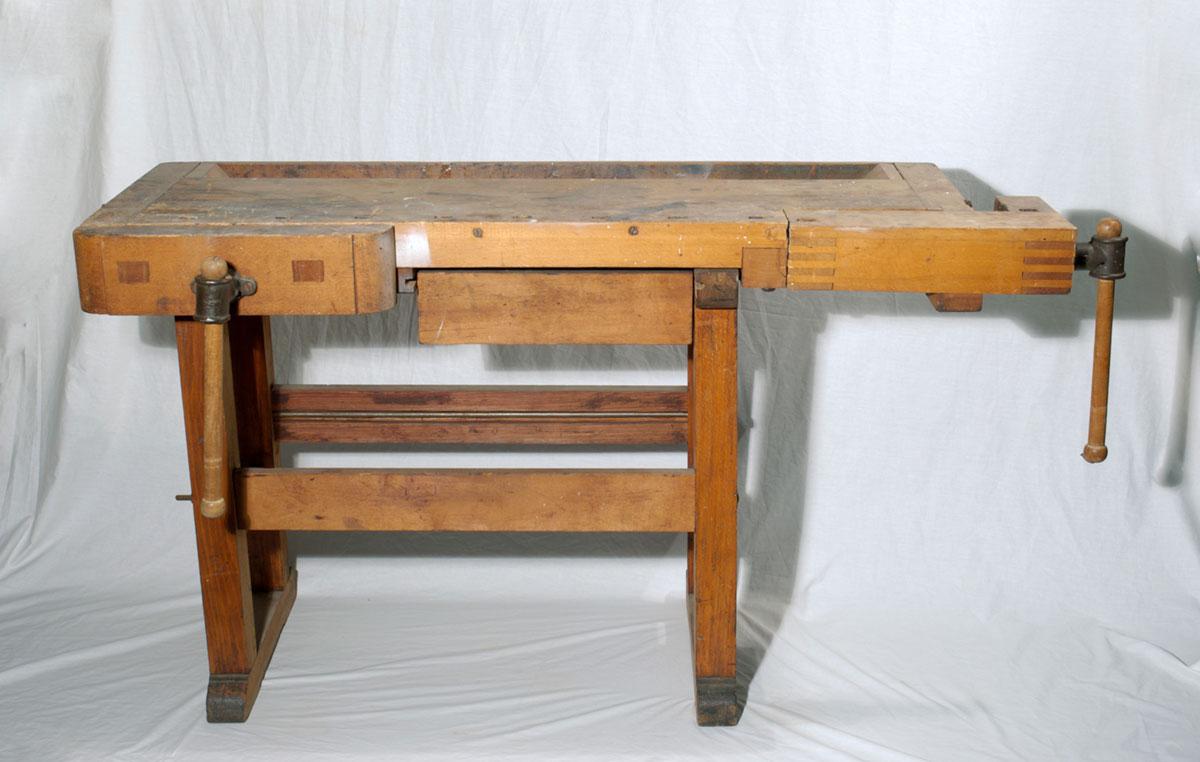 La mesa de carpintero que utilizó la familia de Jonge en el ático