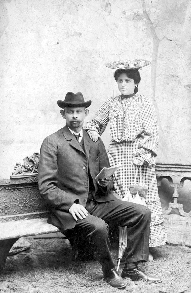 Esther Ciecura Gutterman in Piotrków Trybunalski with her first husband