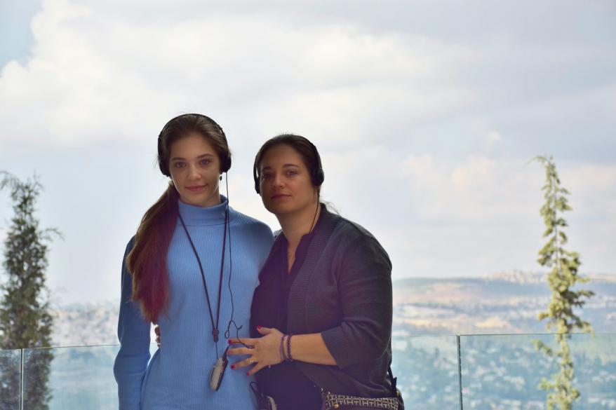 Marta Birmaher y su hija Lilian de Miami durante su visita a Yad Vashem
