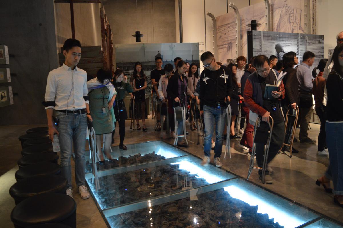 מחנכים סינים בסיור במוזיאון יד ושם לתולדות השואה