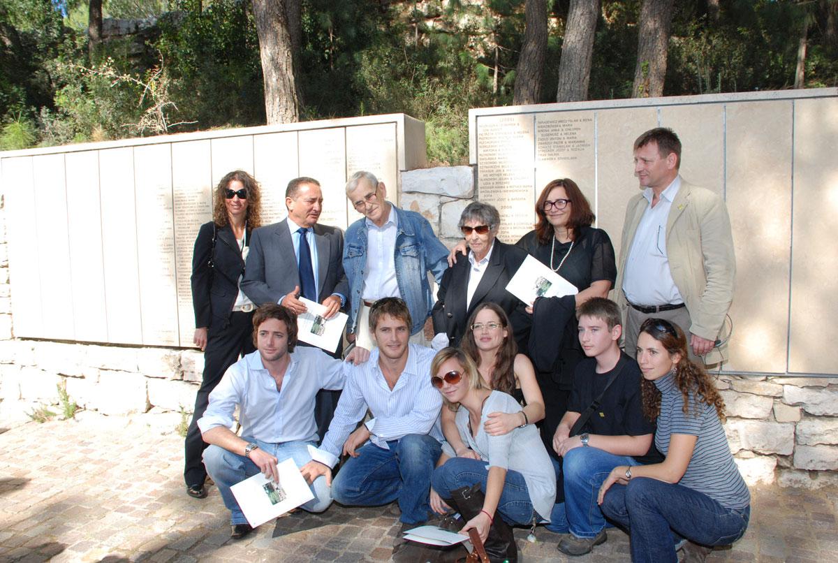 Asphira Rappaport Maiman and her family, 11 November 2008, with the nephew of Righteous Among the Nations Stanislawa Slawinska