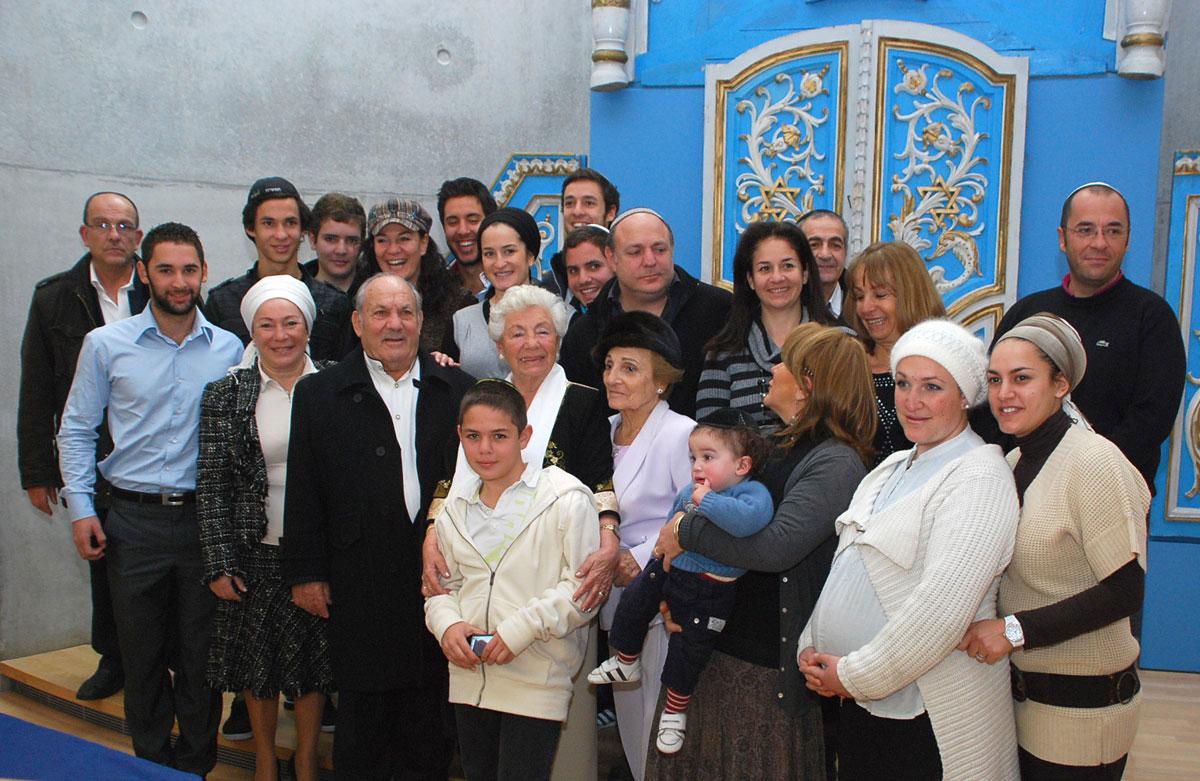 Survivor Carline Elbaz with her children, grand-children and great grandchildren, and Liliane de Toledo, daughter of Caroline's rescuer - Georges Dilsizian and his son André-Gustave Dilsizian, Yad Vashem, December 28, 2011