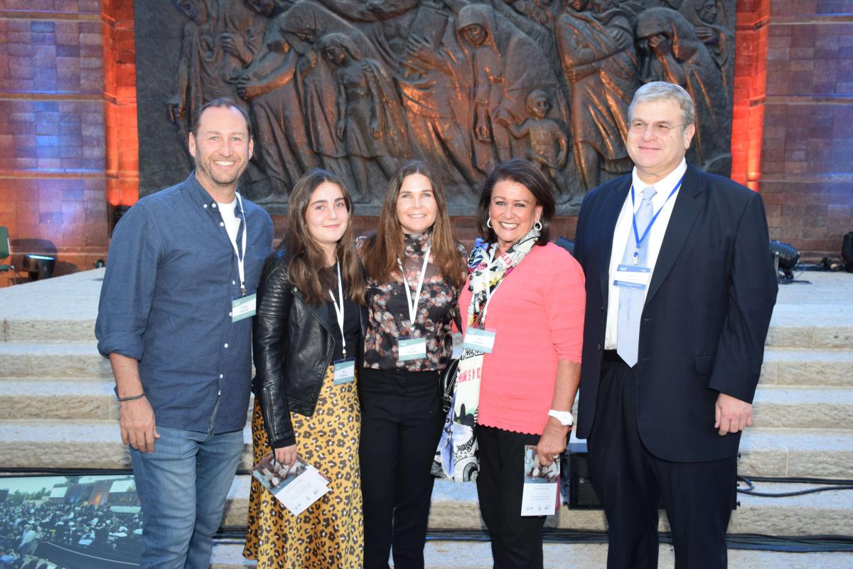 Andrew, Mia, Taryn and Vera Boyarsky with Searle Brajtman, Director of the English Desk, International Relations Division