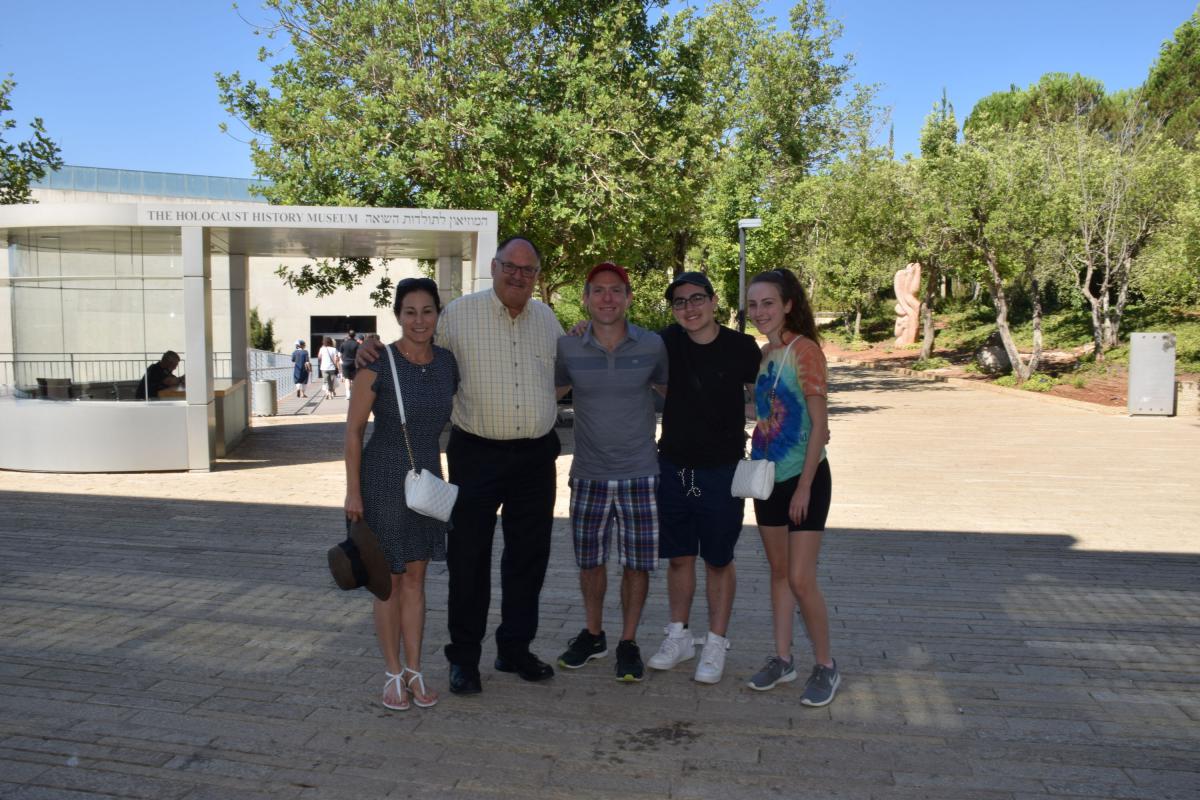 On 15 August, Susan Lehner, daughter of Yad Vashem Builders Vivienne and Danny z”l Saltzman, and Jason Lehner (center) visited Yad Vashem, along with their children, Alex and Kate