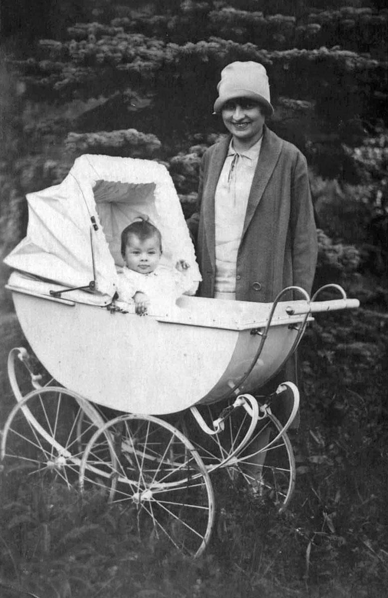 אלזה ארמן ובתה לילו (ליזלוטה). זארבריקן, גרמניה, 1926