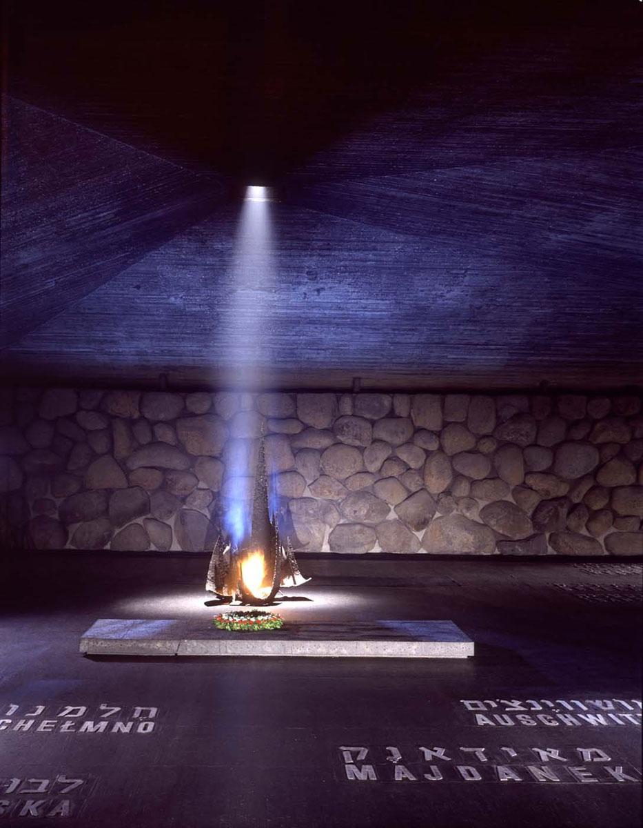 الشعلة الدائمة في قاعة الذكرى بمؤسسة ياد فاشيم