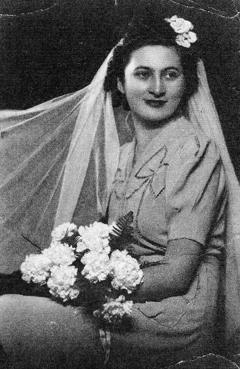 ג'וליטה הרשקוביץ לבית שור. בוקרשט, נובמבר 1941