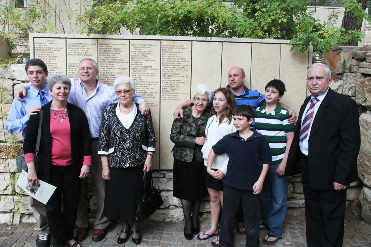 Survivor Frances Schaff, who was saved by Righteous Among the Nations Wojciech Wołoszczuk, with her family and with Janina Woloszczuk, the rescuer's daughter (4th from left), Yad Vashem, 21 December 2011