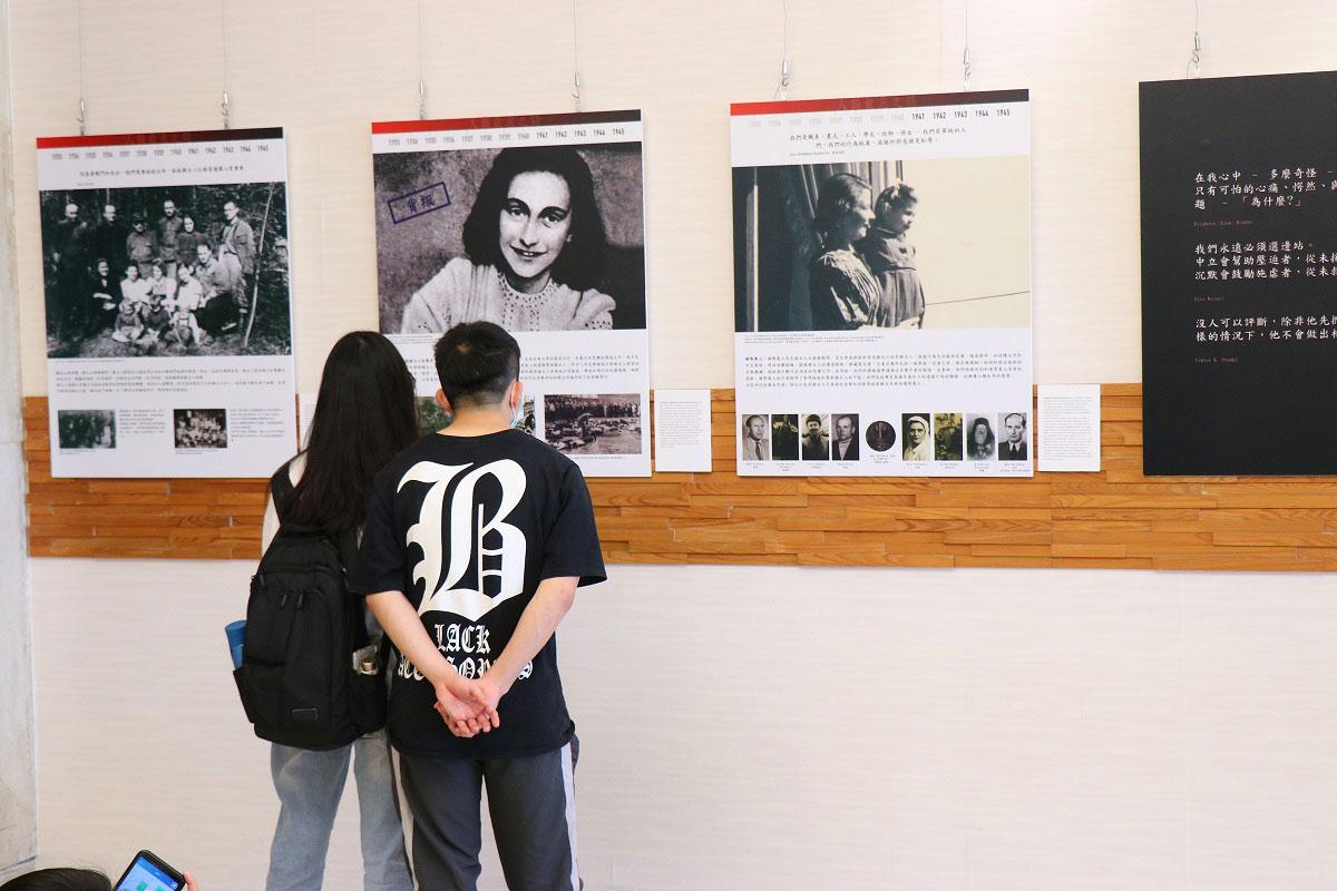Ready2print-Ausstellung „SHOAH – Der Holocaust: Wie war es menschlich möglich?” in der Chengchi-Nationaluniversität,Taiwan