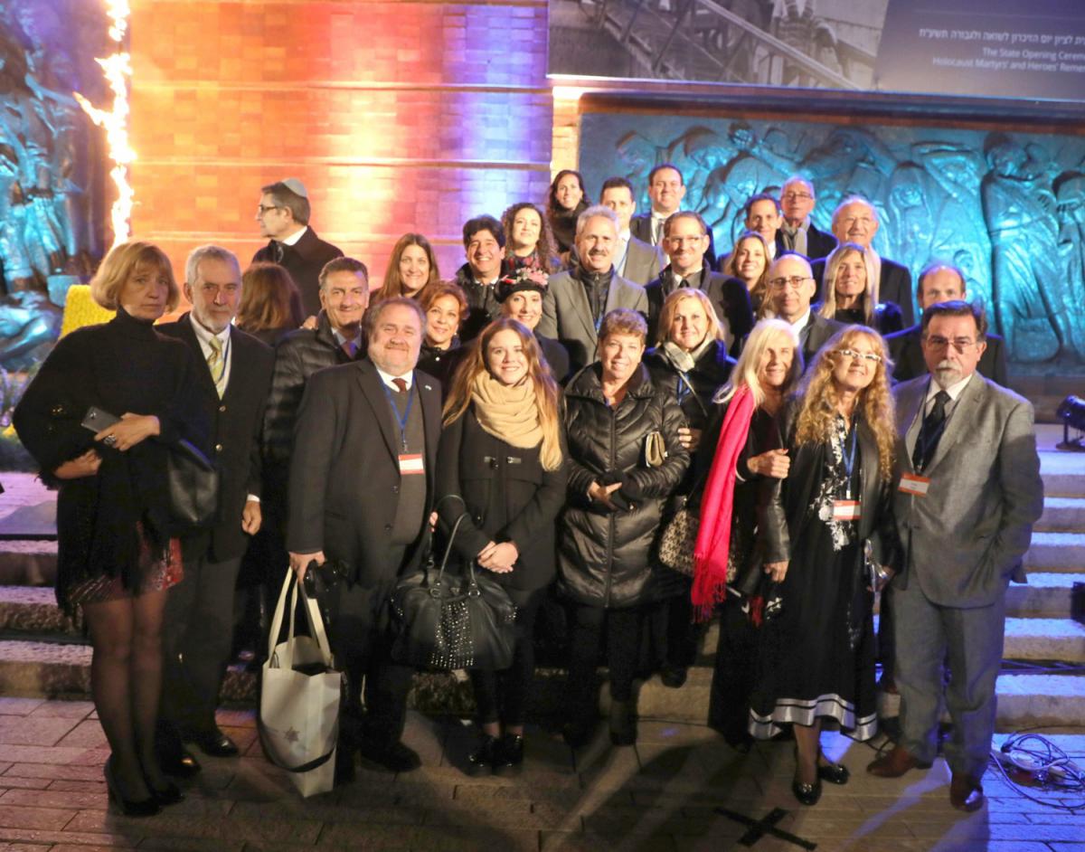 Participantes del Seminario de Líderes Comunitarios 2018  de Mexico, Argentina, Venezuela, España  y Miami durante la Ceremonia de Yom HaShoá 2018.