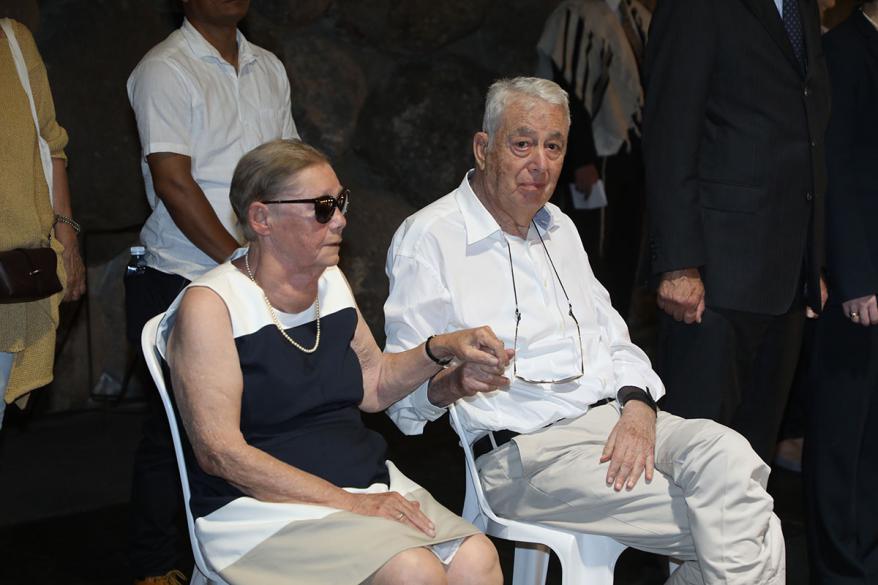 Georges Gutelman et Jacqueline Lamberty lors de l'hommage rendu à ses sauveurs, les Justes Henri et Emilie Lamberty