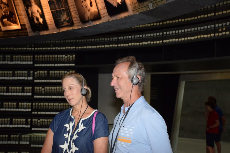 Robert y Debra Kasirer de Los Angeles, en su visita a Yad Vashem