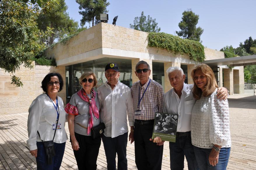 El Sr. Isaac Ladelsky y su esposa Jane de México junto a sus amigos el Sr. Simón Galante y su esposa Silvia, en su visita a Yad Vashem