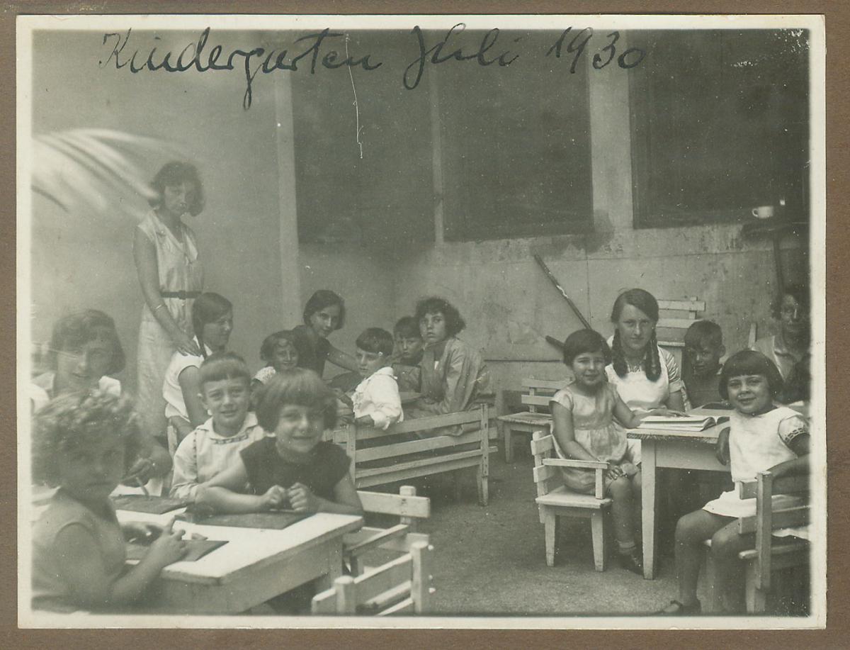 לילו ארמן בגן הילדים בזארבריקן, גרמניה, 1930