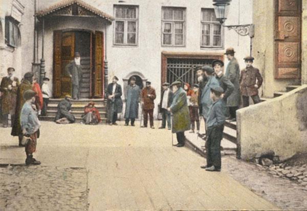Postcard: A painting showing the exterior of the &quot;Old Synagogue&quot; in Vilna