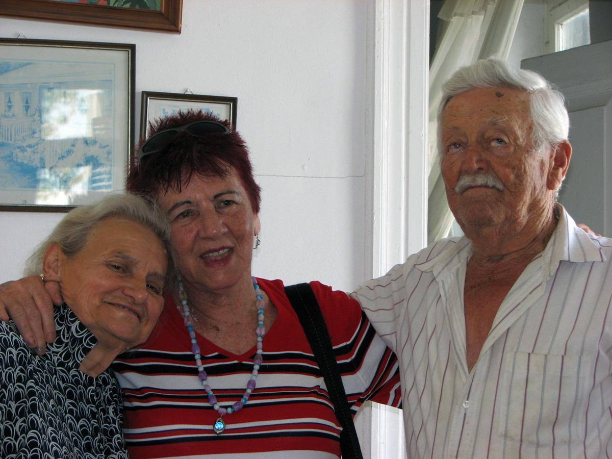 Encuentro después de 62 años: Mijal – Eftajia con la hija de los salvadores de su familia, Lambrini Villiardo y su esposo Marinus
