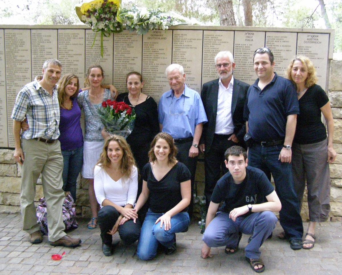 Son of Righteous Among the Nations Willi Ahrem (standing 3rd from right) with survivor Prof. Menczer and his family, October 2009
