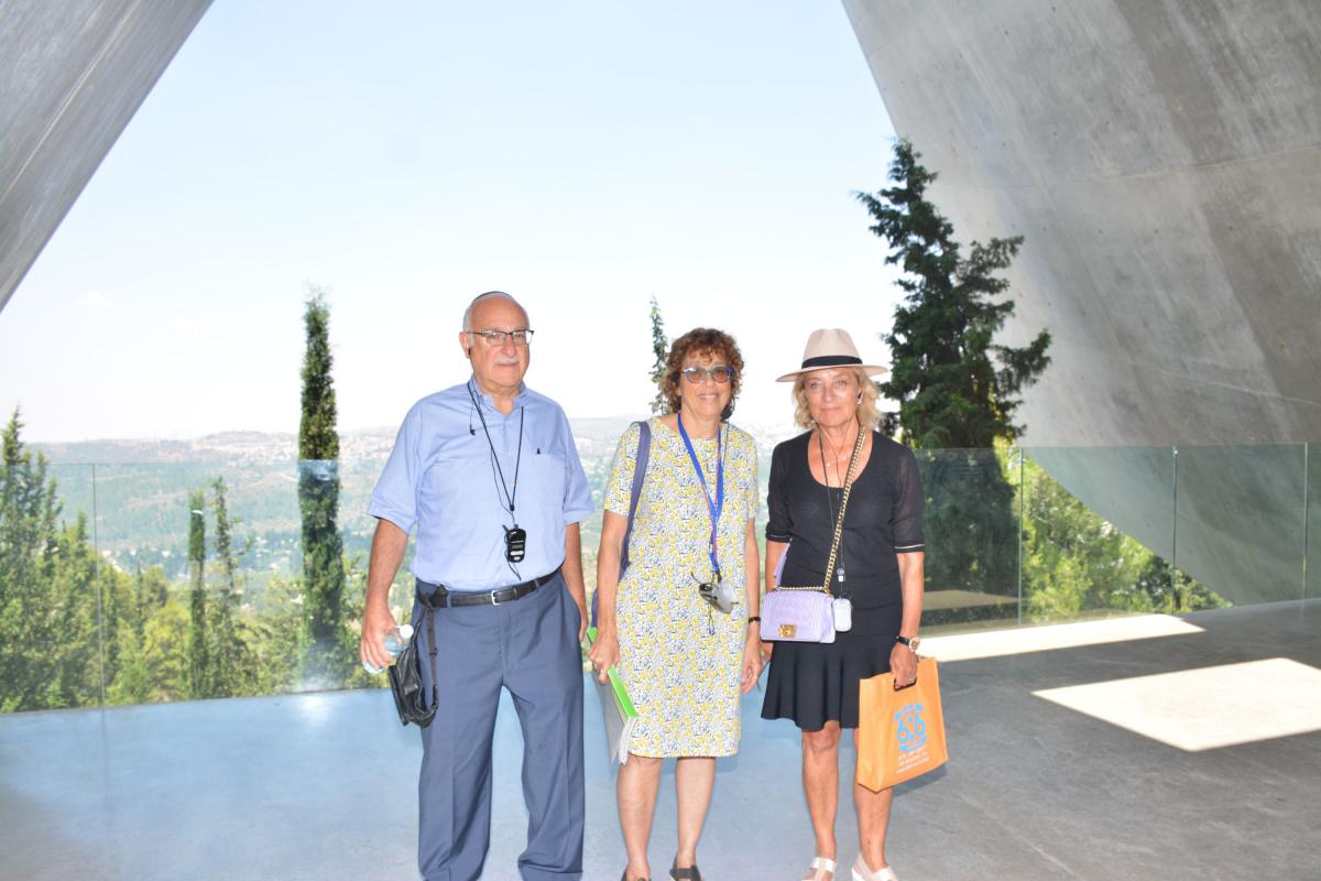 On 8 July, Sander Srulowitz (left) and Aurora Kasirer (right) participated in a guided tour of Yad Vashem’s Holocaust History Museum.