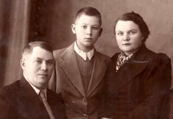 Спасители Прокофий и Евдокия Боганча и их сын Николай, 1930-е годы 