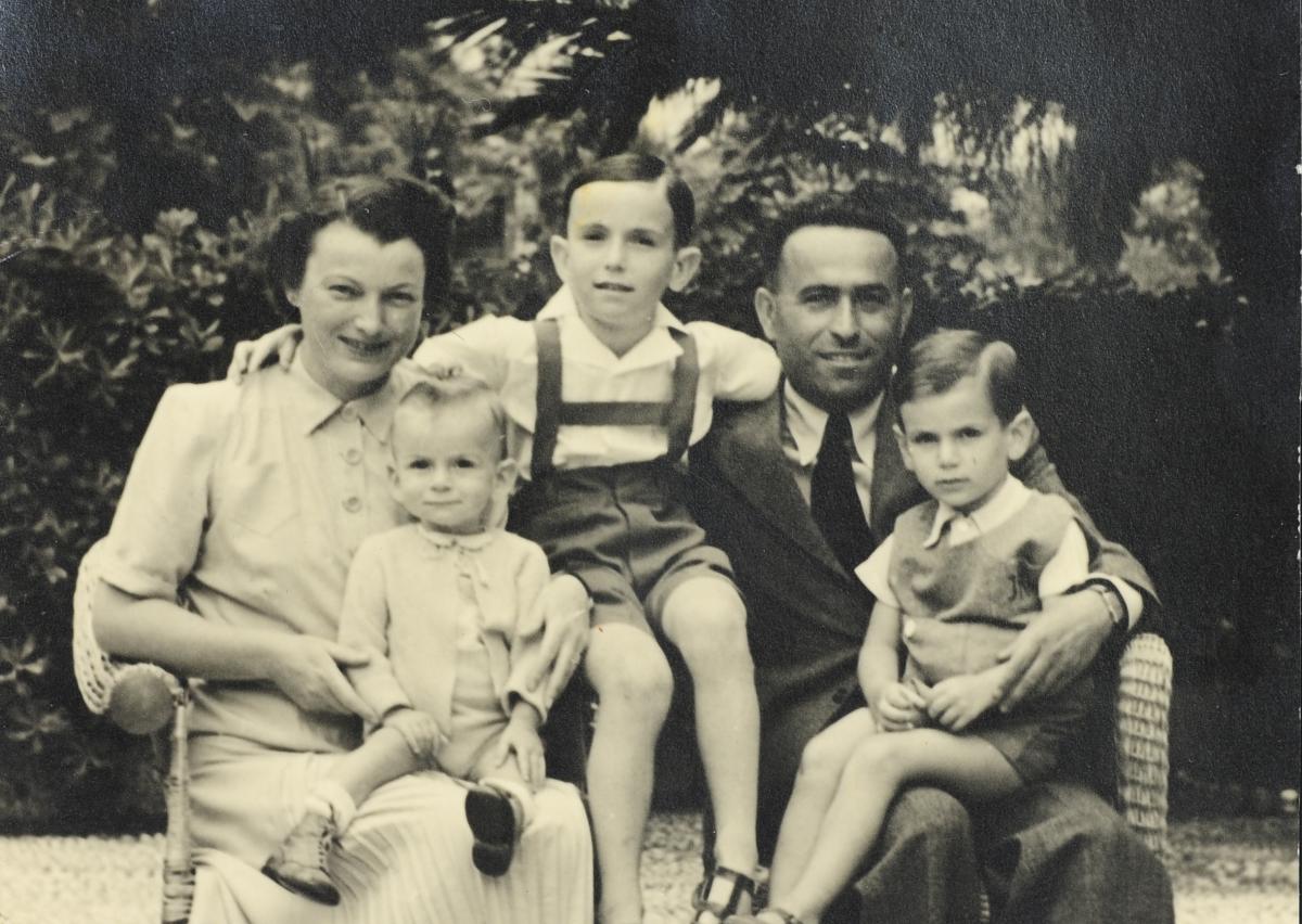 Elisabeth Rosenfeld Span with her husband Ignac, and three children: Ivan, Pablo and Peter, aged one, Dubrovnik, June 1939.