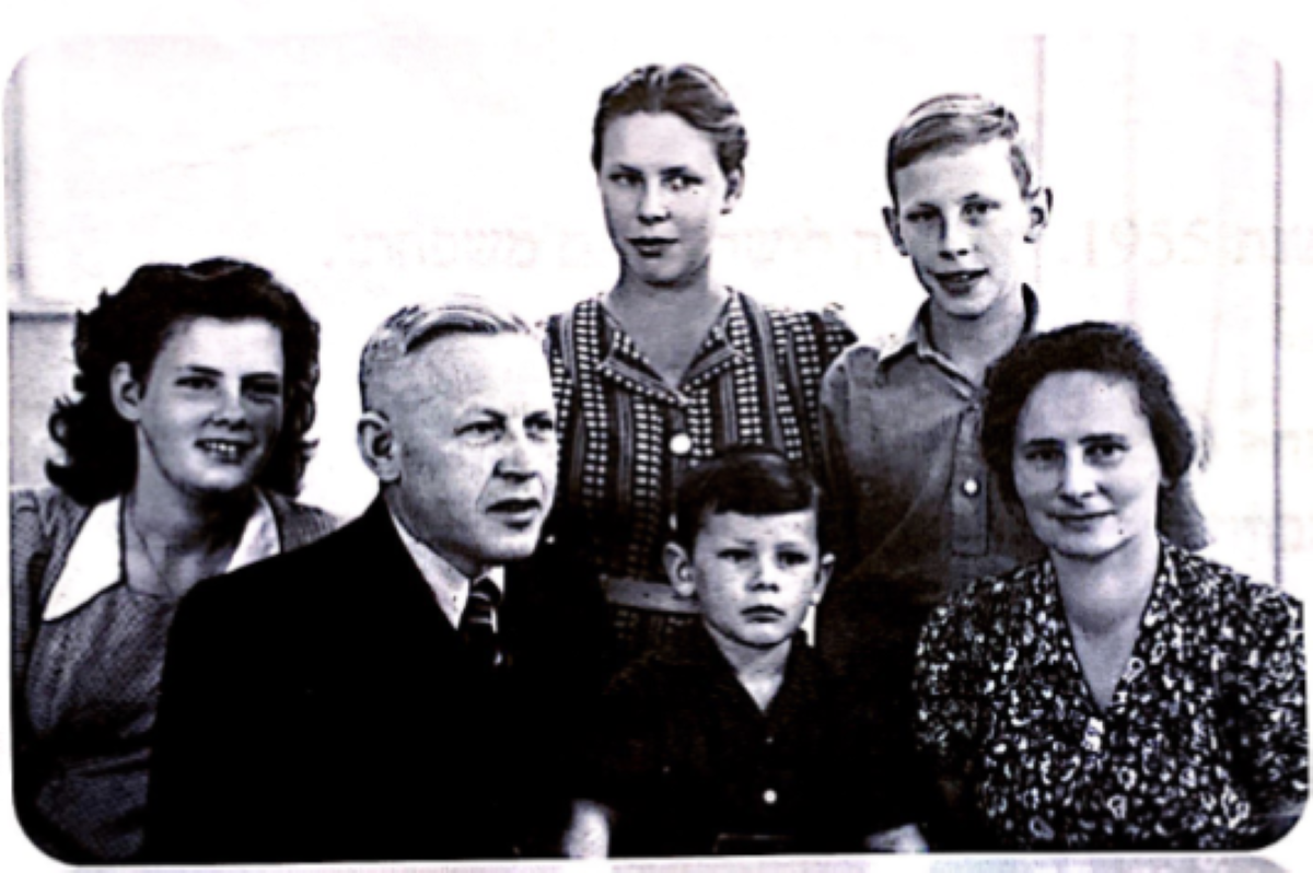 משפחתו של חסיד אומות העולם יאן ברור בשנת 1949