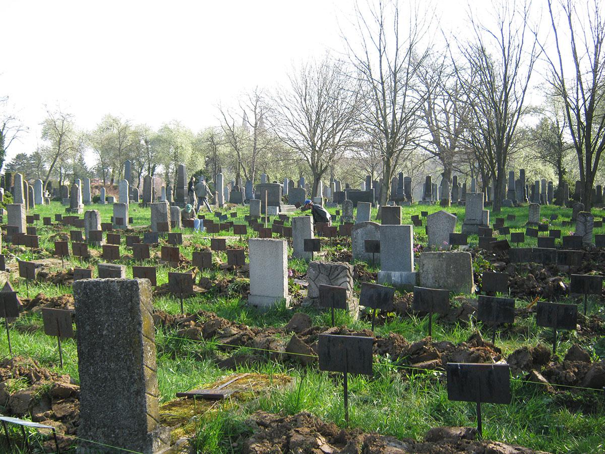 El cementerio judío donde fueron enterradas las víctimas del campo de concentración de Djakovo, 2011