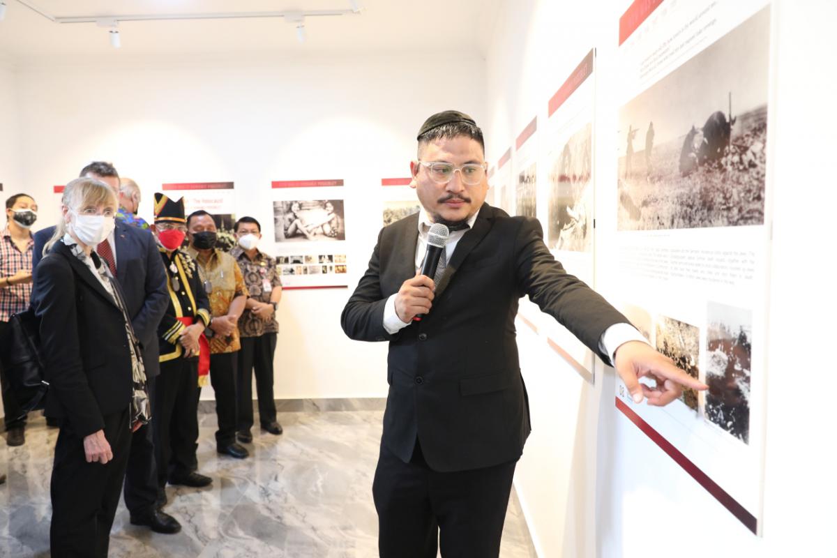 Local community leader Yaacov Baruch guides dignitaries through Yad Vashem's &quot;Shoah&quot; exhibition on display in the Shaar Hashamayim synagogue in Indonesia