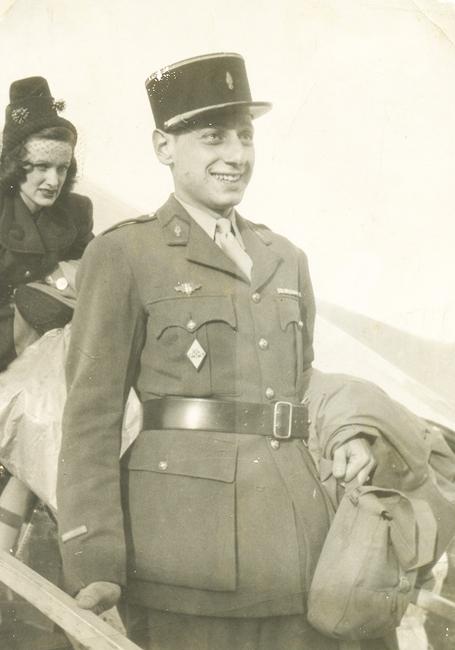 Marcel regresa a México, luego del triunfo de las Fuerzas Frances Libres, luego de 3 años de servicio (Agosto, 1945)