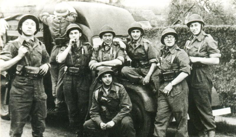 Marcel, 1o. de derecha a izquierda, en operaciones de liberación en Francia (1944)