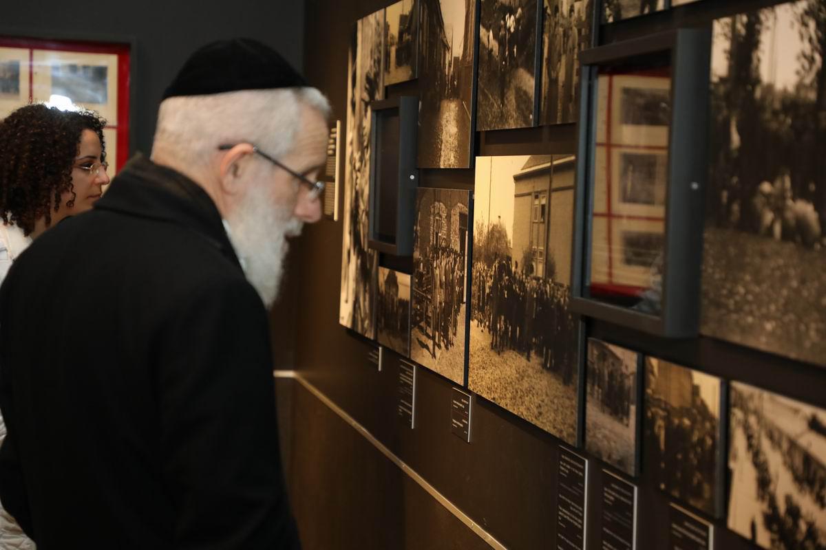 La photographie juive dans les ghettos - à la fois officielle et clandestine - est mise en avant dans l'exposition "Flashs de mémoire"
