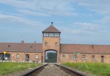 תולדותיו של מחנה אושוויץ – 30 שעות