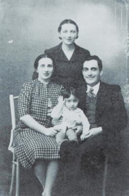 Family photograph from 1938: Parents Haim and Rifca with baby Moshe and and aunt Guste (standing at the back)