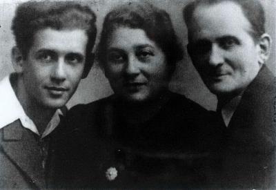 Leah’s parents, Dina and Haim Lipschitz, and her brother Binyamin