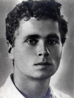 Emmanuel Landau in a photograph taken during his time in the Palmach, 1948