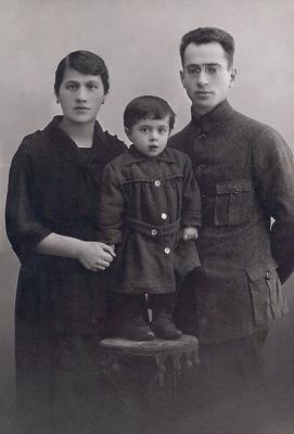 Mendel and Chasia Eidlicz with their daughter Sima