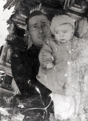 Dwora's father Shmuel Winokur and her brother Shlomo, Widze, 1938