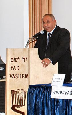 Minister of Science, Culture and Sport Raleb Majadele congratulating Yad Vashem on the launching of its Arabic website