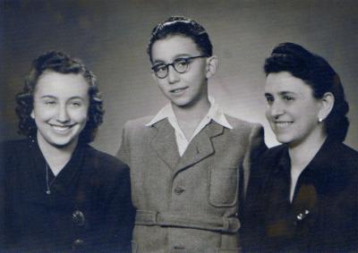 Shlomo with his mother Janka and sister Judith before immigrating to Israel, 1949